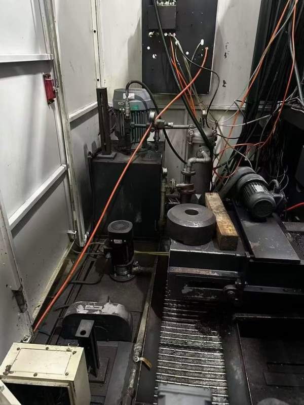 沈阳800双工位卧加，正T结构千分度，带光栅齿轮头带中.