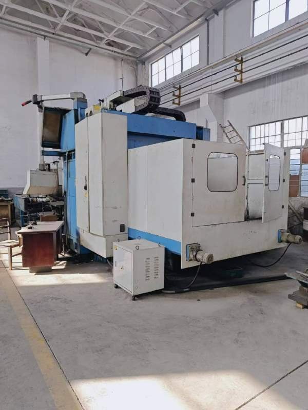台湾大侨龙门加工中心：型号DWV3200工作台mm龙门宽240.
