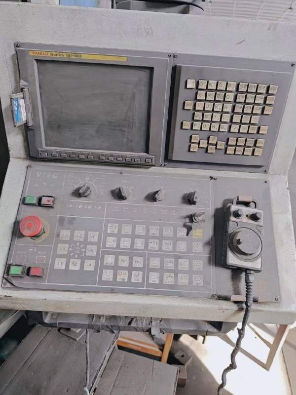台湾大侨龙门加工中心：型号DWV3200工作台mm龙门宽240.