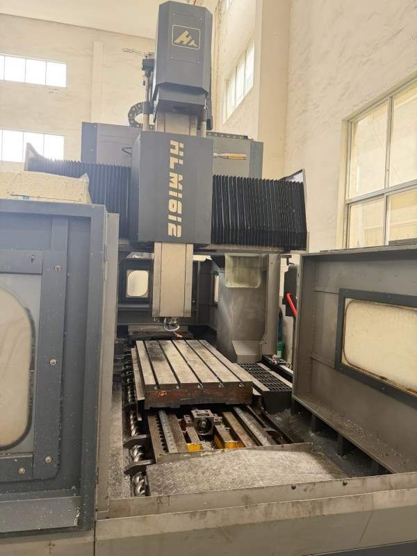 海特1612龙门加工中心，BT50主轴，可中心出水，方滑枕.