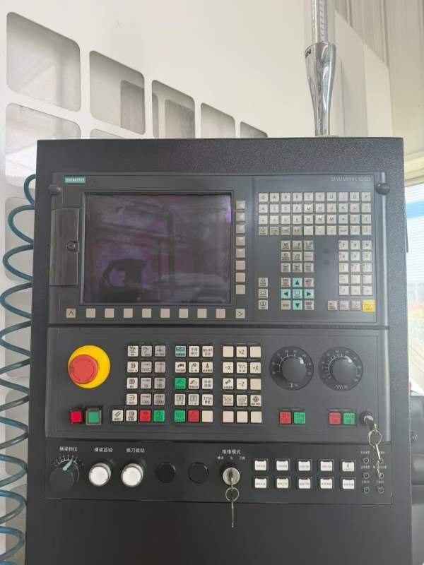 刚拿下顶配纽威VNL180SK数控立车卡盘直径1.7m回转直径.