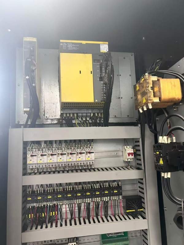 斗山DNM415立式加工中心同款两台工作台尺寸mm三轴行程.
