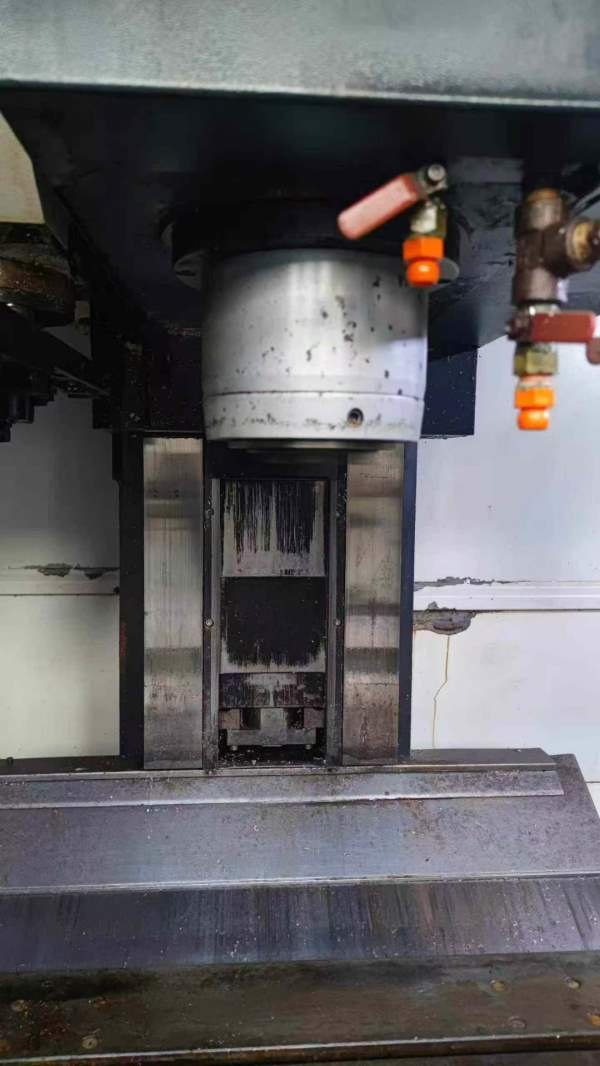 台湾友佳FV-800A加工中心，两线一硬，主轴转速10000，.