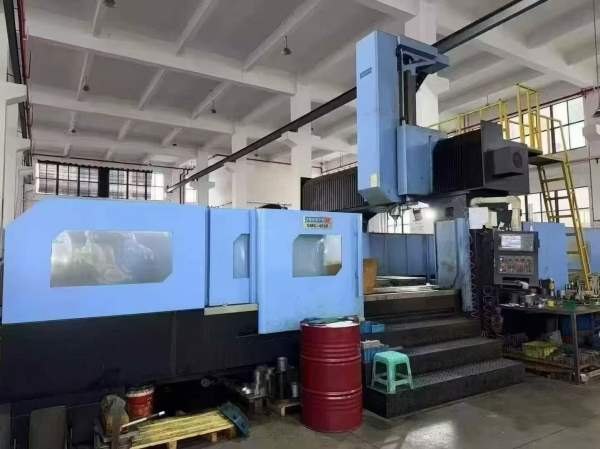 斯可源4028龙门加工中心：工作台2.54米，门高1.36米，.