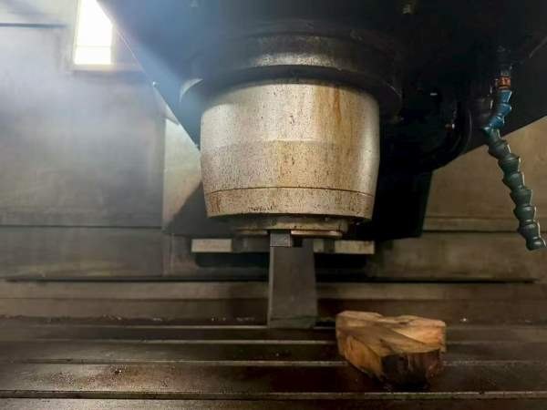 友佳715A 行程00  BT50主轴6000转  导轨如新