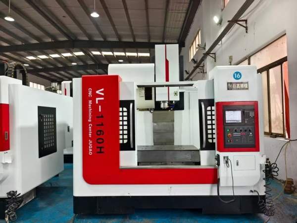 巨高1160加工中心，三菱M80系统，二线一硬，BT40主轴1.