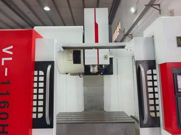 巨高1160加工中心，三菱M80系统，二线一硬，BT40主轴1.