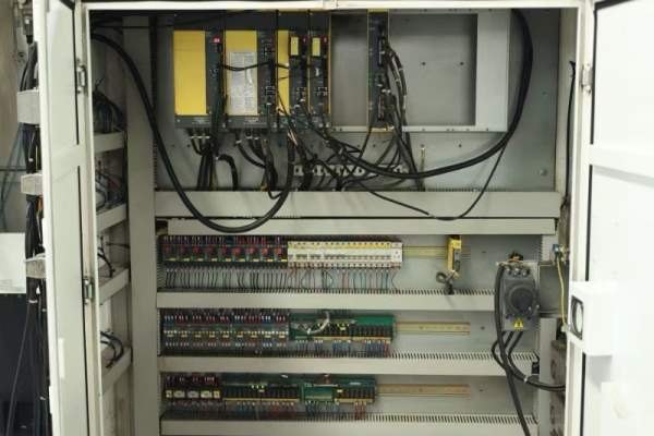 纽威8042数控龙门，纽威3080SC，带全自动测洗头工作台.