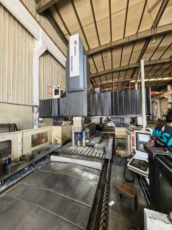 纽威4028龙门加工中心，工作台2米4米，门宽2.8米，门.