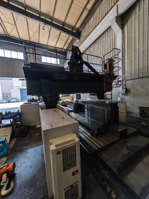 纽威4028龙门加工中心，工作台2米4米，门宽2.8米，门.
