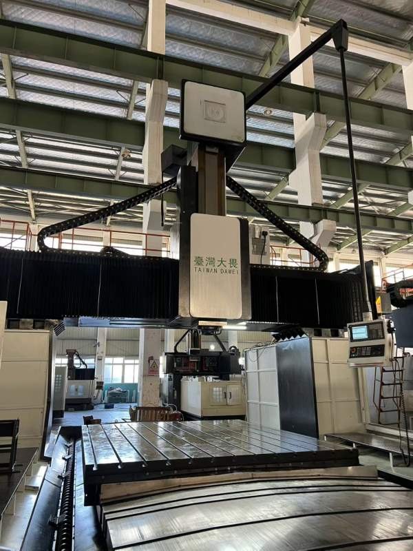 刚刚到货臺湾大畏4043数控龙门，工作台4000/3200mm，.