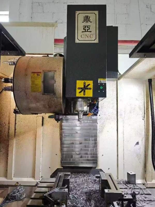 同款两台上海鼎亚850立式加工中心，三菱M80系统、三轴.