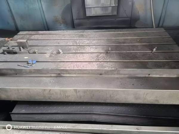 1890立式加工中心，三轴硬轨bt50主轴，价格便宜，需要.