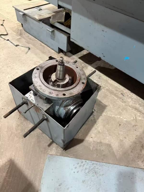 台湾亚崴LP3021龙门加工中心，发那科18iMB系统，导轨.