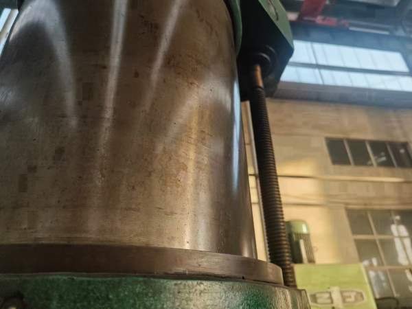 九成新自贡3050摇臂钻，机器少用，功能完好，接电干活