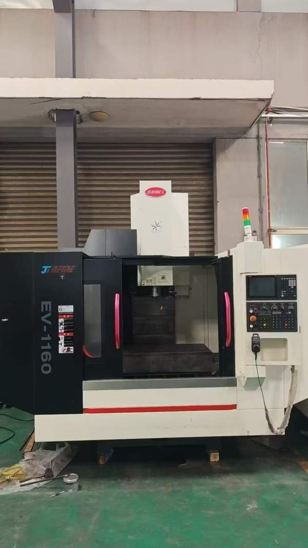 乔峰EV-1160加工中心一台，23年设备，三菱m80系统三轴.