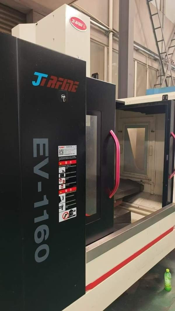 乔峰EV-1160加工中心一台，23年设备，三菱m80系统三轴.
