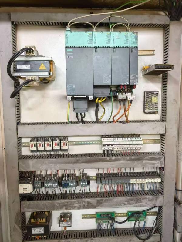 常州野凌4027龙门方滑枕Z轴行程1500工作台4200-2500龙.