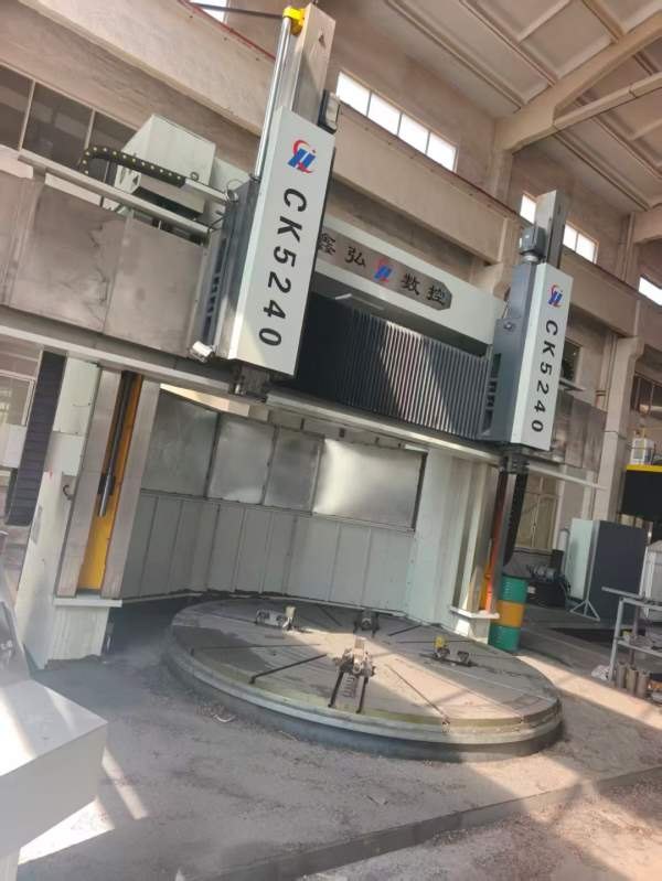 大连鑫弘4米数控立车  加工高度2米 卡盘3.2米双通道西.