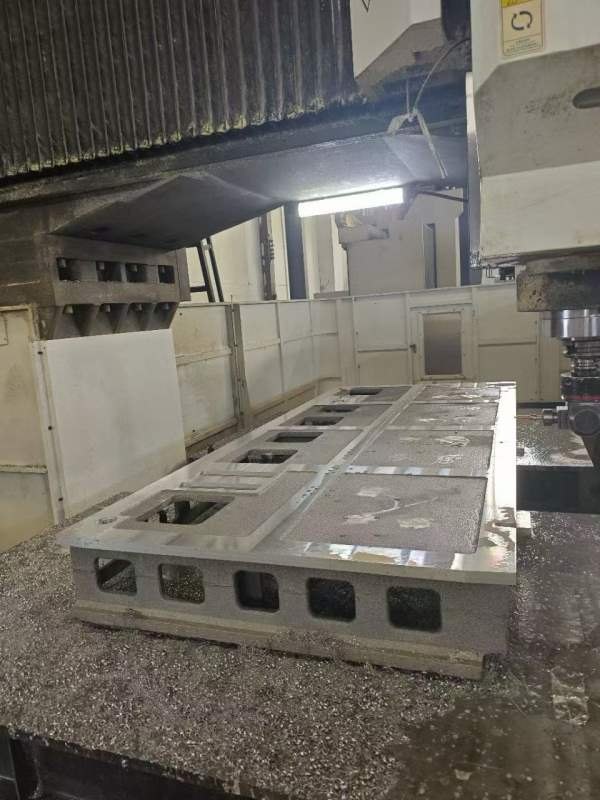 刚刚买下一台群志4023龙门加工中心 工作台4X1.8米 门.