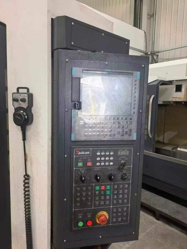 台群T-V856S立式加工中心系统：发那科0i-MFplus主轴:B.