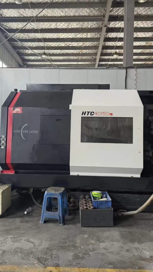 沈阳HTC40150数控车床12寸卡盘，回转直径700，加工长.