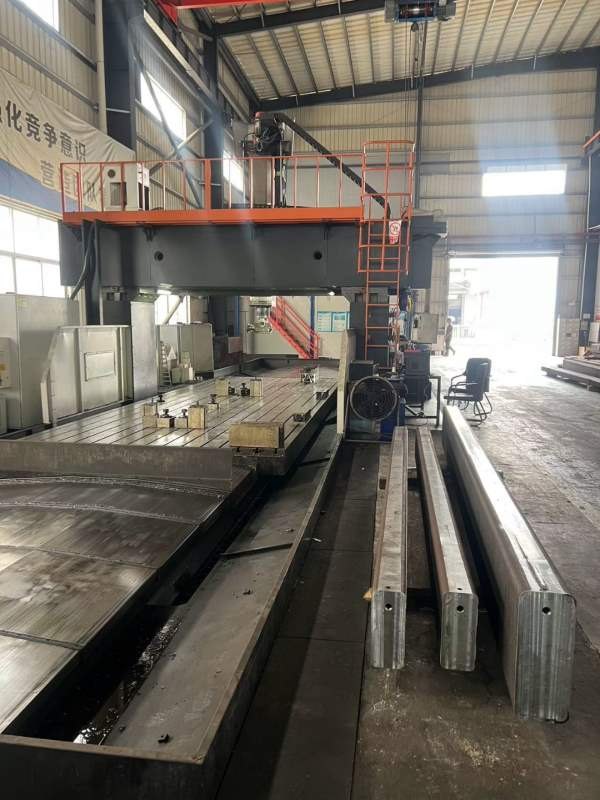 大恒8米龙门加工中心，工作台3000/8000mm，门宽3750mm.