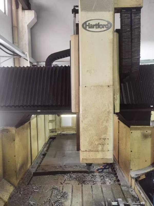 台湾协鸿CNC3190数控龙门一台，三轴硬轨BT50齿轮头三.