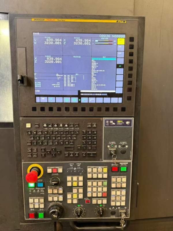 韩国原装斗山PUMA700L重型数控车床，32寸卡盘，12工位.