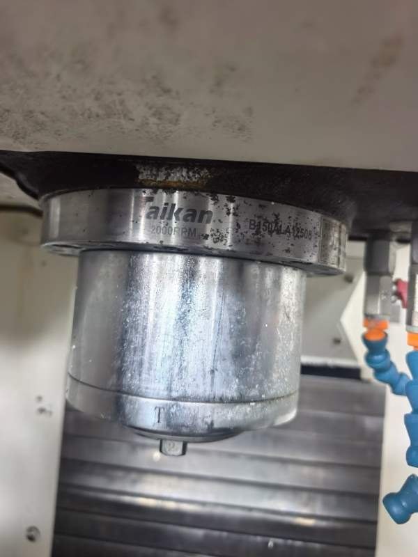 台群T-V856S立式加工中心系统：三菱M80主轴:BT40直连1.