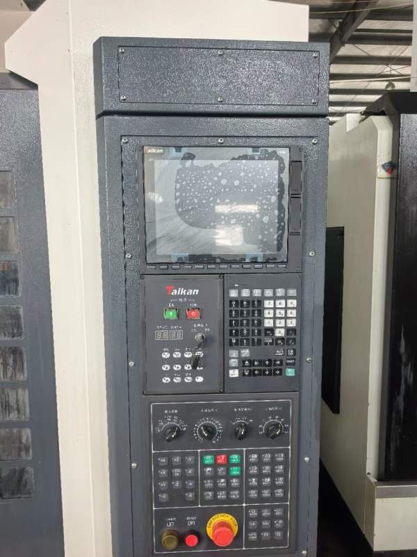 台群T-V856S立式加工中心系统：三菱M80主轴:BT40直连1.