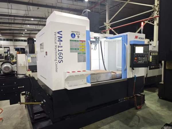 纽威VM-1160S加工中心发那科Plus系统，BT40主轴皮带80.