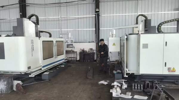 普拉迪PHE-CNC2518S，同款2台，仅使用几百小时工作台.