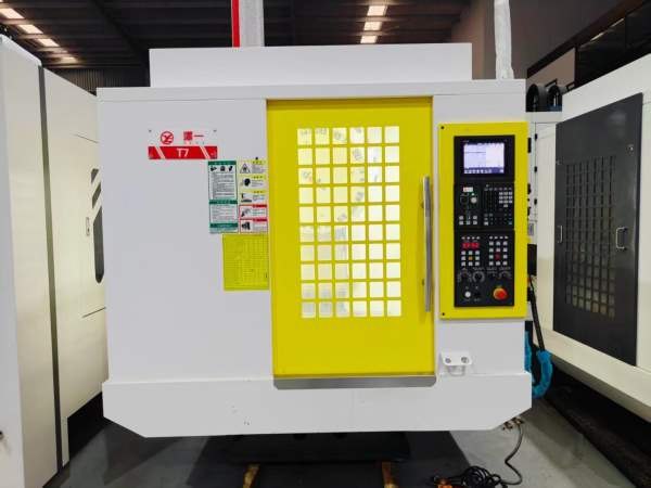 新到一台2025年泽一T7钻攻机，三菱M80系统，BT30主轴2.