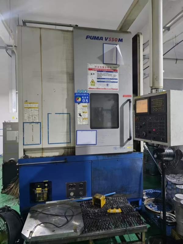 斗山PUMAV550M数控立式车铣中心，发那科系统，工作台.