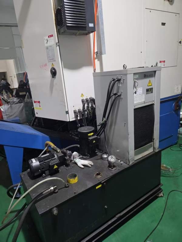 斗山PUMAV550M数控立式车铣中心，发那科系统，工作台.