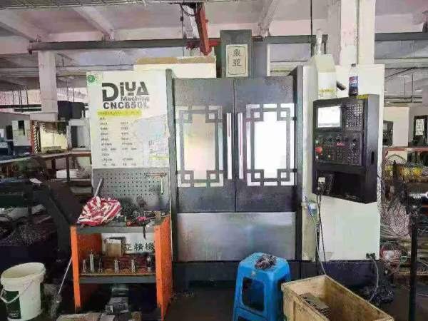 工厂在位出售同款两台上海鼎亚850立式加工中心，三菱M.