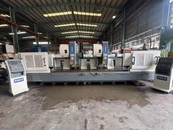 准新机4500哈驰全铸件重型加工中心，BT40主轴，双主轴.