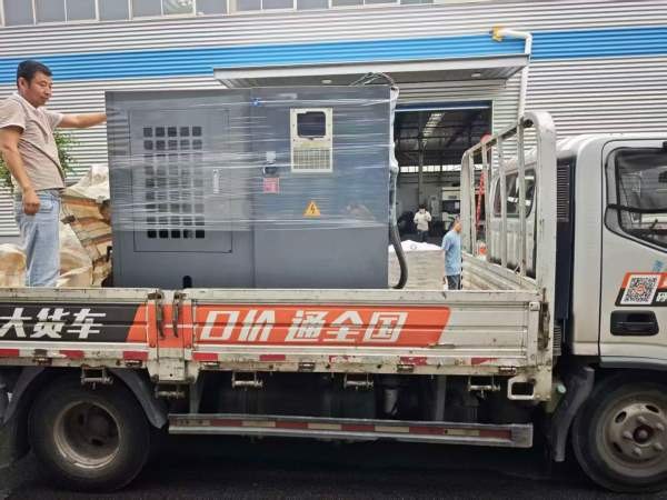 台湾圣杰20车床已售一台、仓库还有两台8寸卡盘车床、.