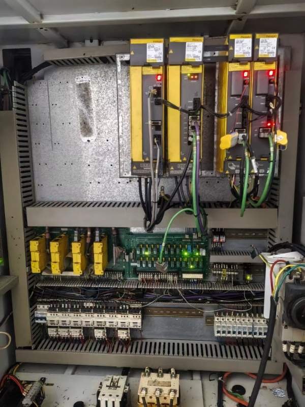 同款2台亚威AV610发那科MD系统三轴线轨行程610450500.