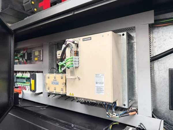 格勒玛GRM-1050AS三轴有效行程：X1000mmY1000mmZ520mm.
