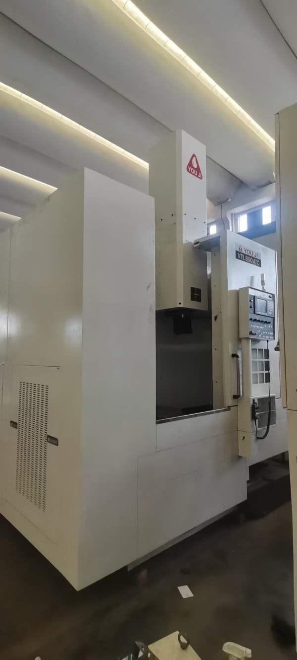 油机800立车四台，两台方滑枕，两台A型六工位刀塔，方.