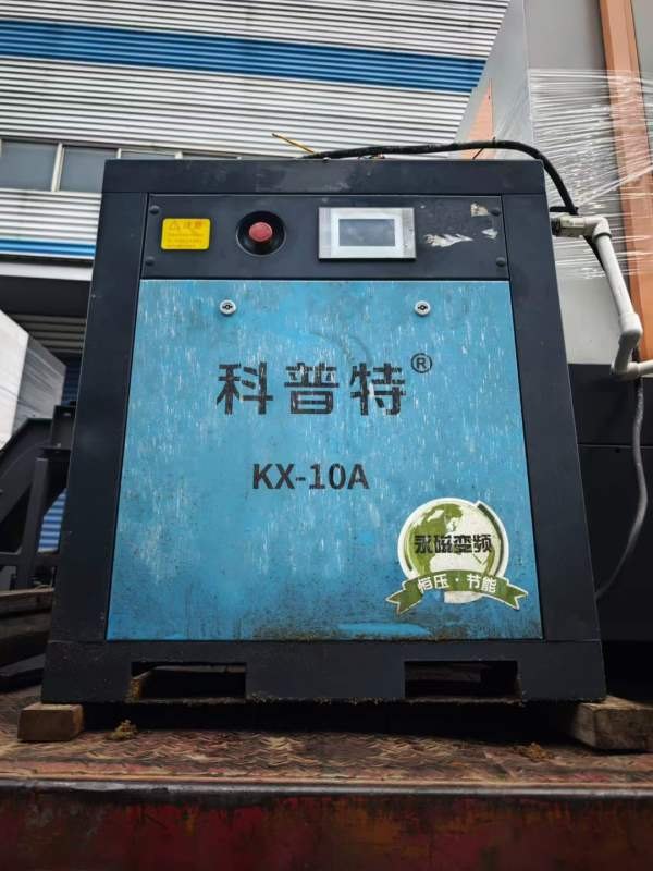 三套7.5千瓦空压机，两个储气罐，有需要的来聊