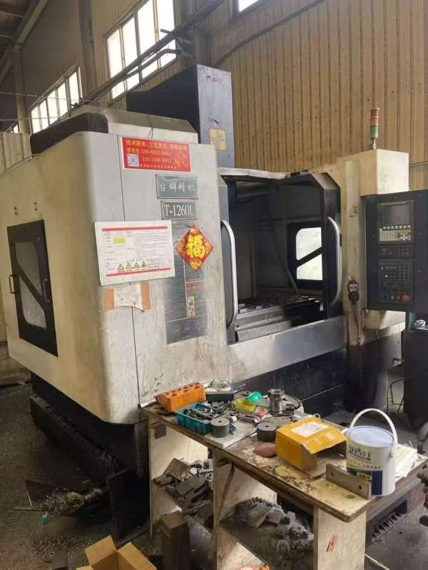 台群1260立加BT50主轴两线一硬X轴行程1200mmY轴行程60.