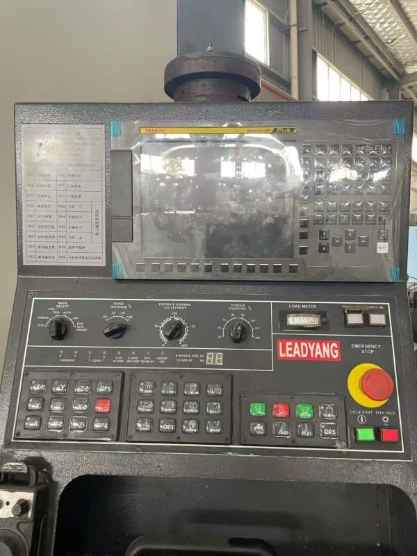 台湾立扬1880加工中心，BT50主轴，可加装刀库。喜欢台.