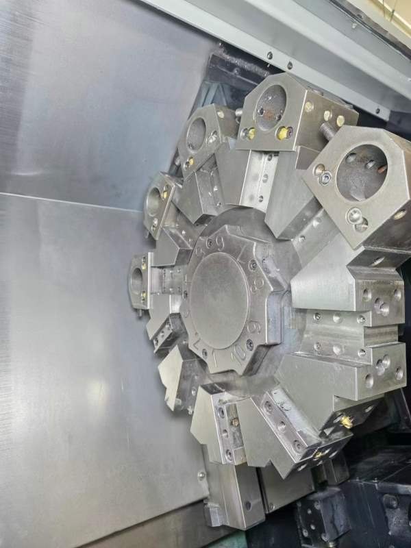 斗山PUMA305数控车床，车削直径420，车削长度648，主.