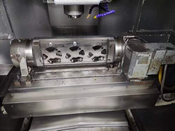 上海工厂拿下同款3台蒂德1160立加、Bt50主轴、带中心.