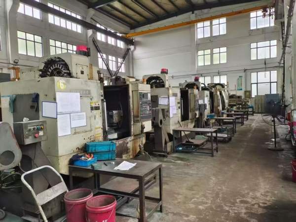 所剩不多了上海工厂刚刚拿下一批数控设备、全部批发出.