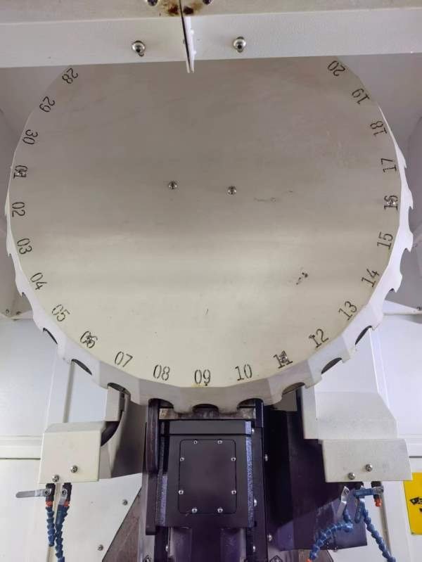 格勒玛GRM-1150T钻工中心：三菱M80系统、30把圆盘刀库.