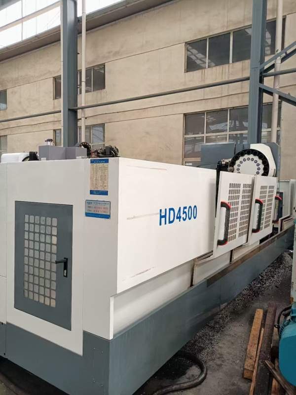 出售哈驰4500型材加工中心，重型机，BT50主轴，工作台.